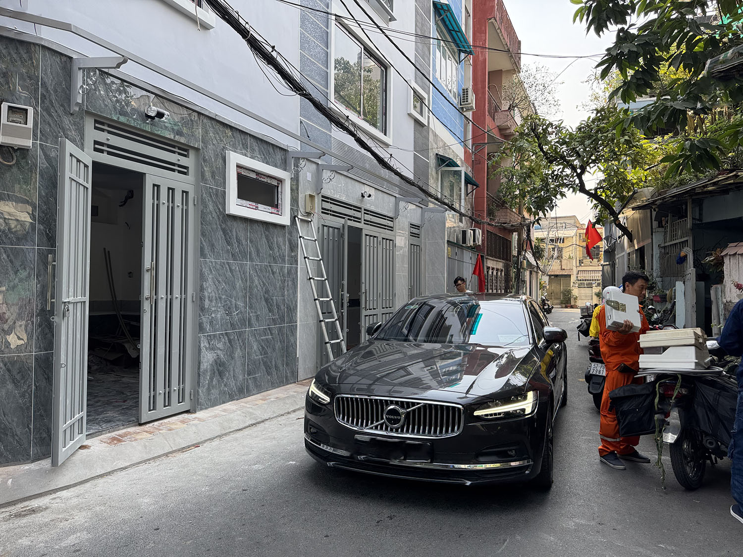 Tuyệt phẩm biệt thự mini 3 lầu, góc 2 mặt tiền hẻm 2 xe hơi 7 chỗ tránh nhau khu VIP Đặng Văn Ngữ